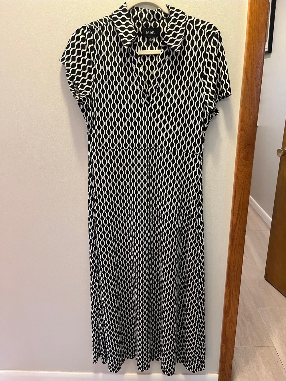MSK Black and White Geometric-Print Maxi Dress- medium